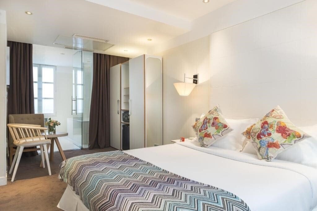 Отель Le Placide Saint Germain 4*