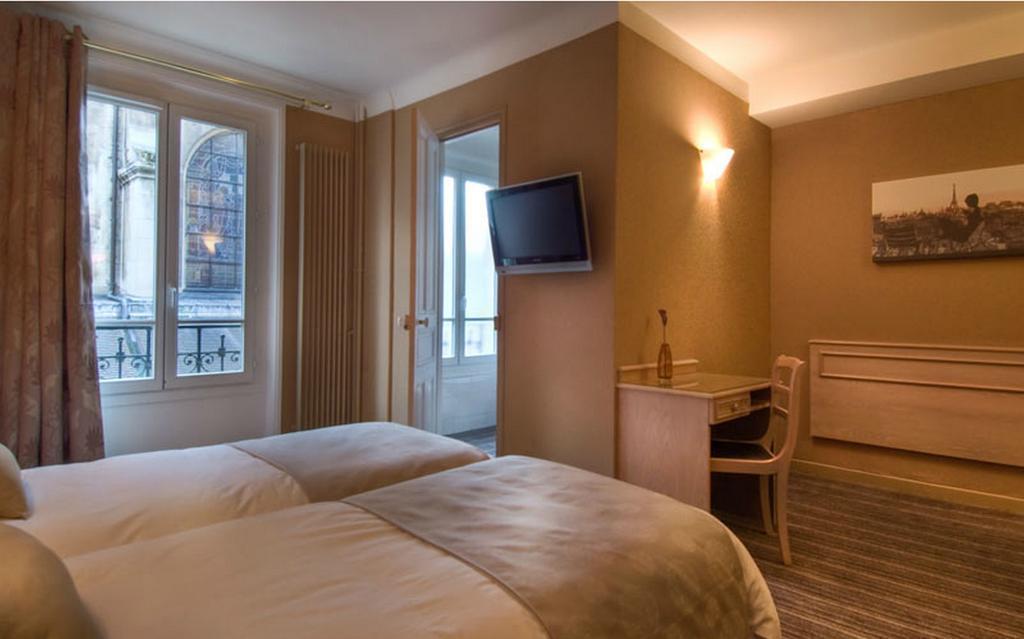 Готель Paris France Hotel 2*