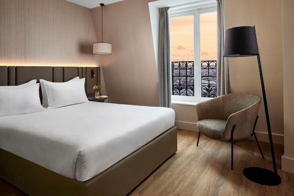 Отель NH Paris Gare de l'Est 4*