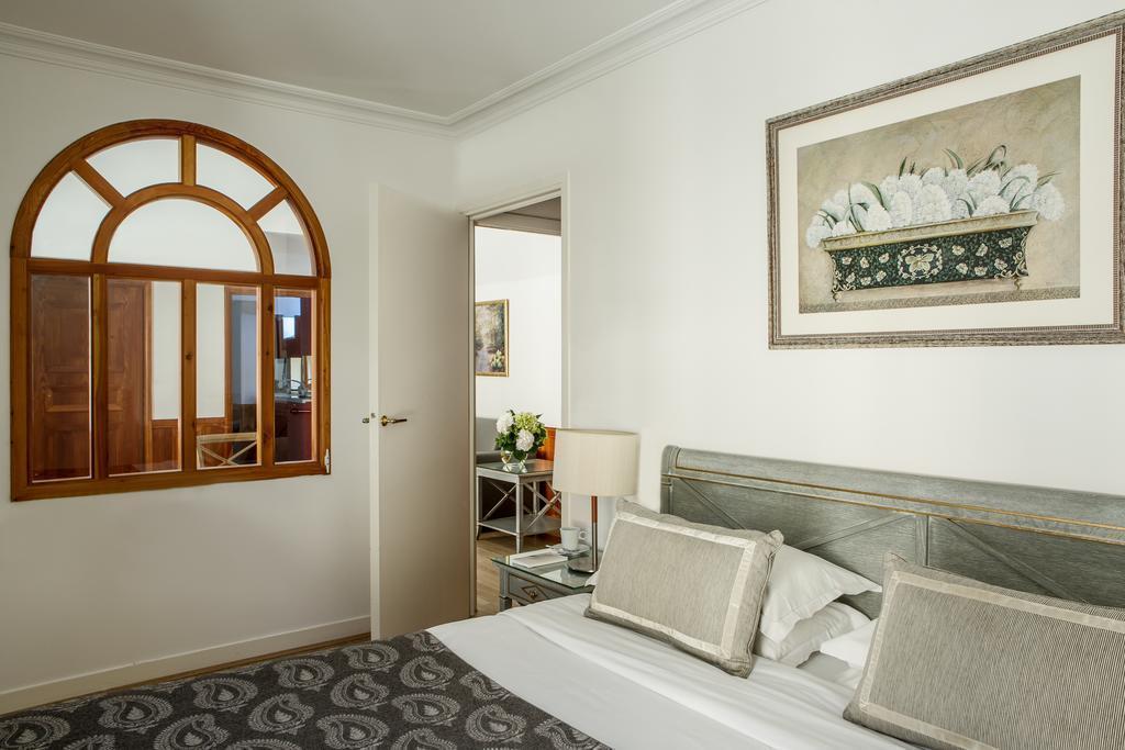 Отель Royal Garden Champs Elysees 4*