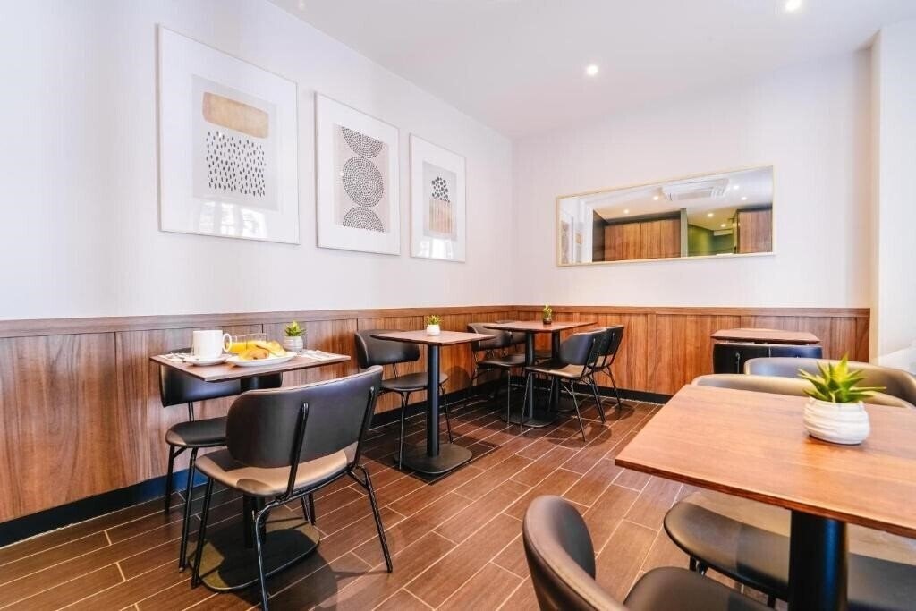 Фотографія Timhotel Tour Eiffel 2*