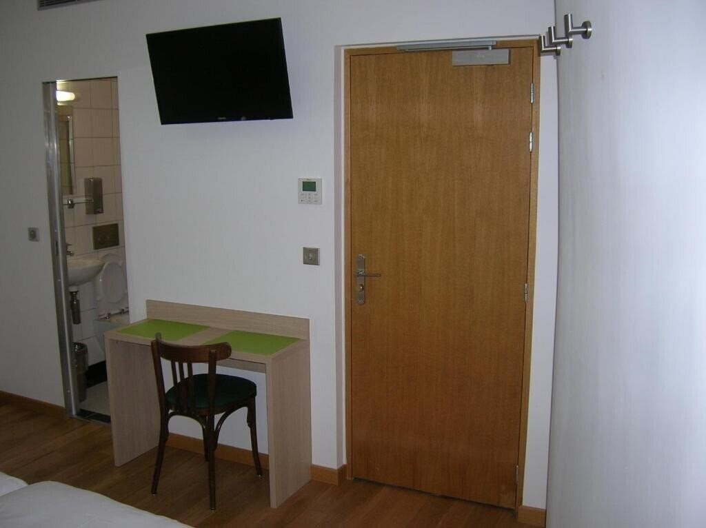 Готель Darcet 2*