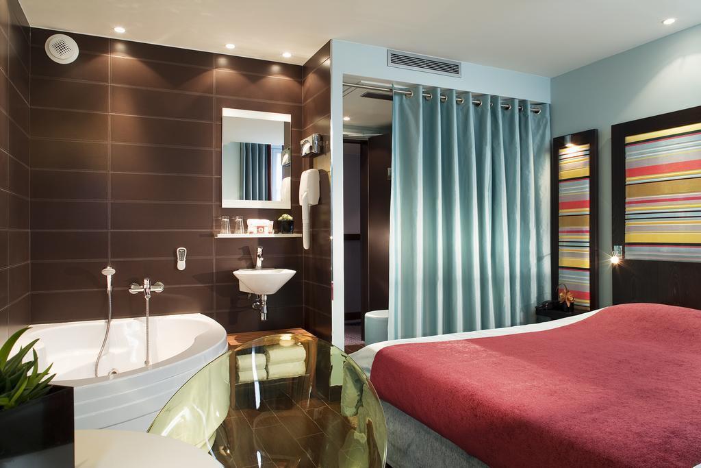 Готель Courcelles Etoile 3*