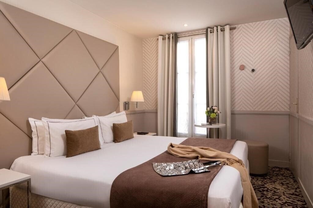 Отель Longchamp Elysees Hotel 3*
