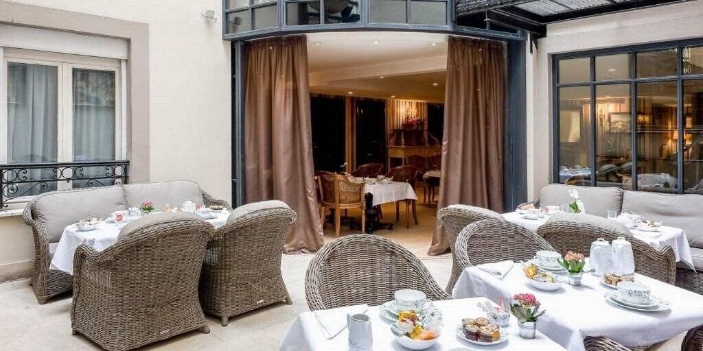 Отель Chateaubriand 4*