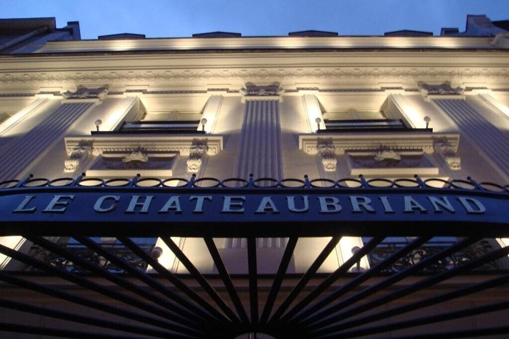 Отель Chateaubriand 4*