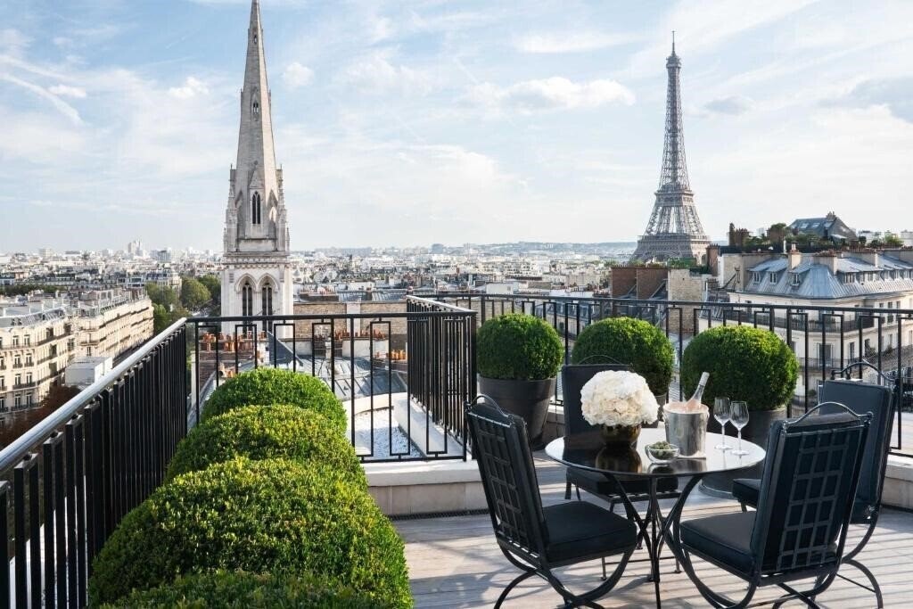 Готель Four Seasons Hotel George V 5*