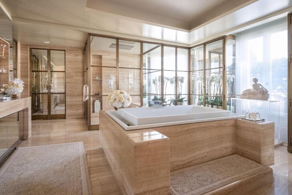 Фото Four Seasons Hotel George V 5*