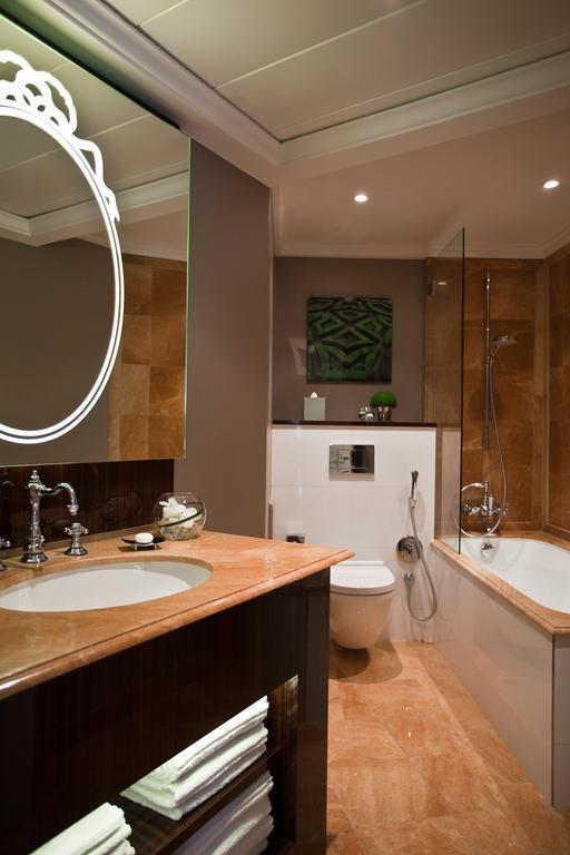 Зображення Renaissance Paris Hotel Le Parc Trocadero 5*