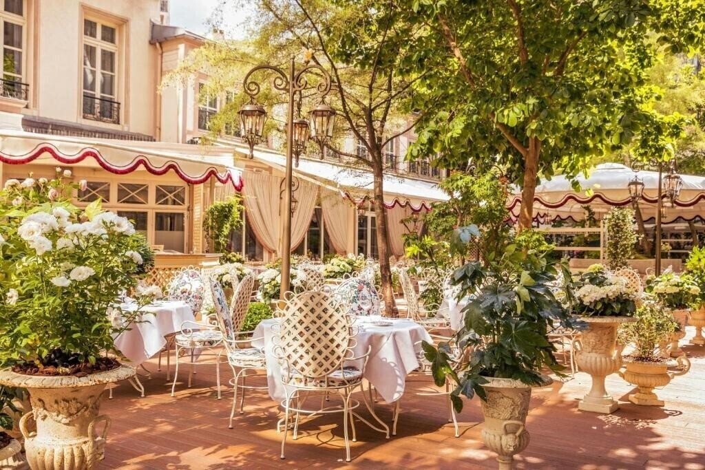Отель Renaissance Paris Nobel Tour Eiffel Hotel 4*