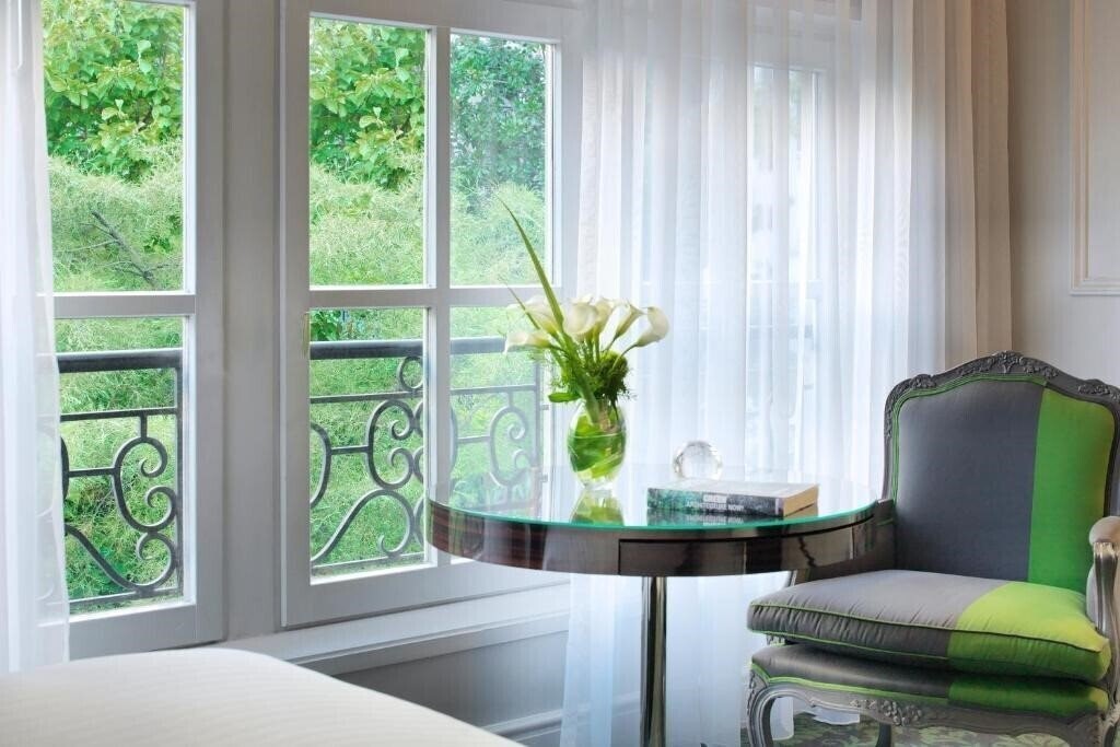 Картинка Renaissance Paris Nobel Tour Eiffel Hotel 4*