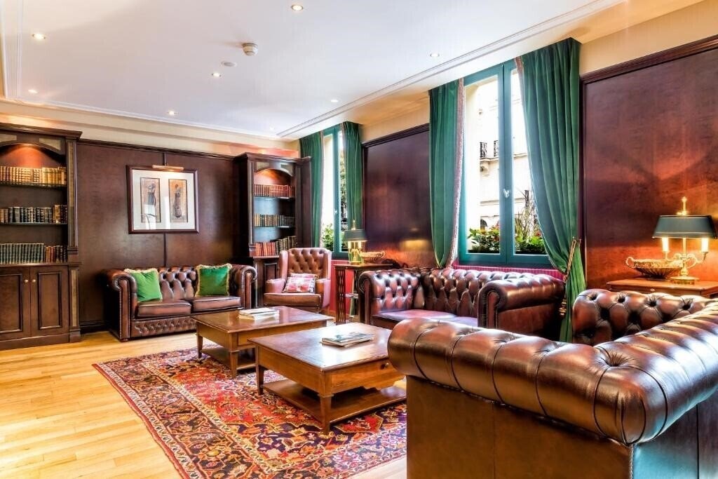 Отель Villa Pantheon 4*