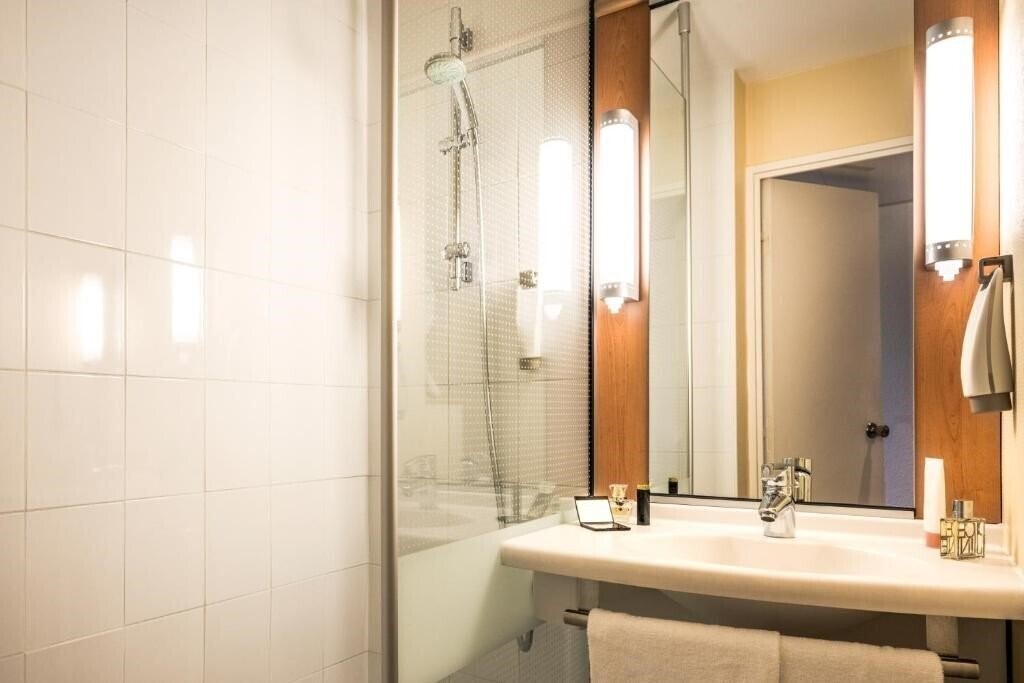 Фотография Ibis Paris Montmartre 3*