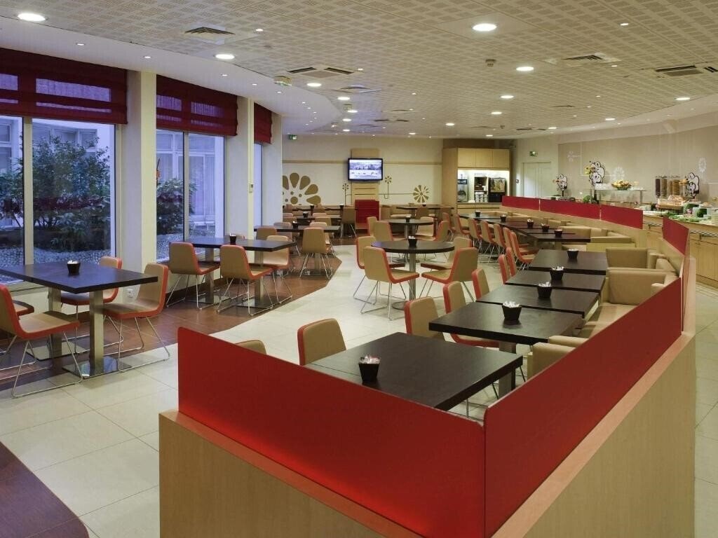 Изображение Ibis Paris Montmartre 3*