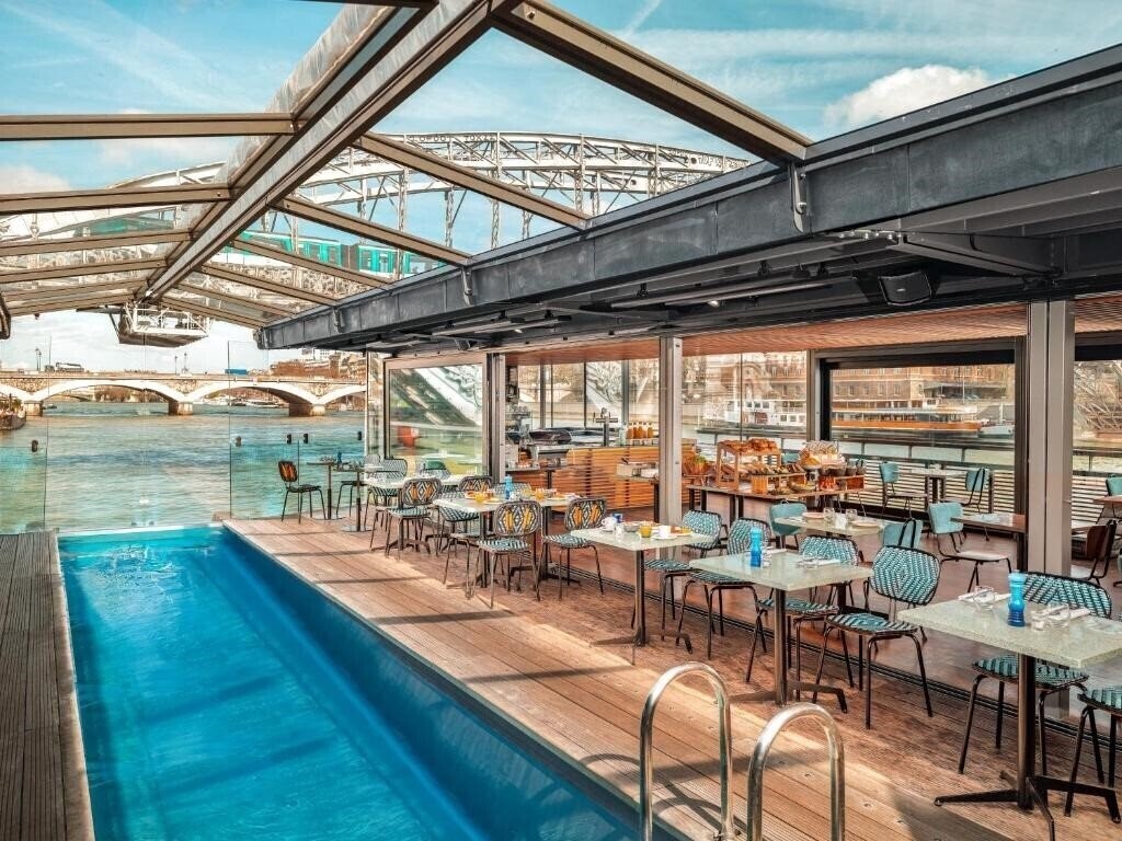 Готель Off Paris Seine 4*