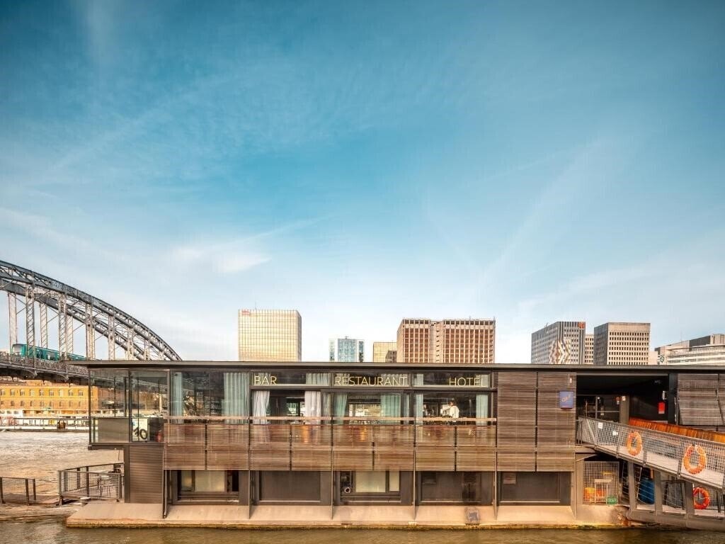 Картинка Off Paris Seine 4*