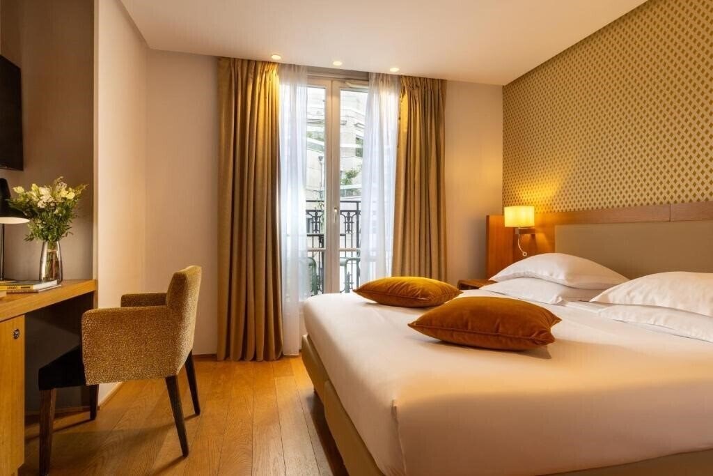 Отель Le Six Hotel 4*