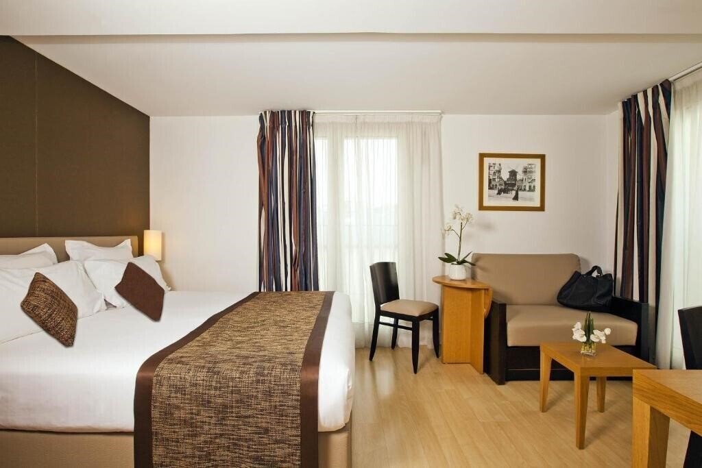 Готель Residhome Opera 4*