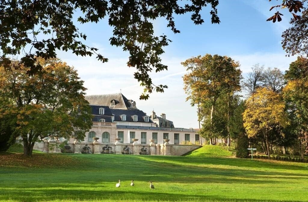 Готель Auberge Du Jeu De Paume De Chantilly 5*