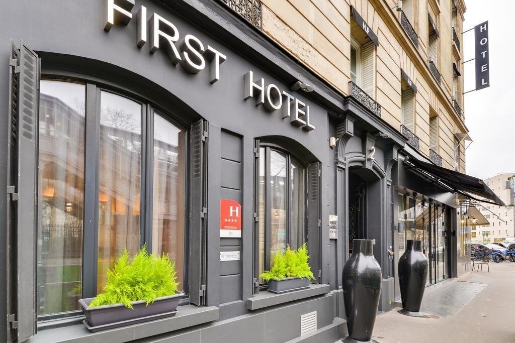 Готель First Hotel Paris Tour Eiffel 4*
