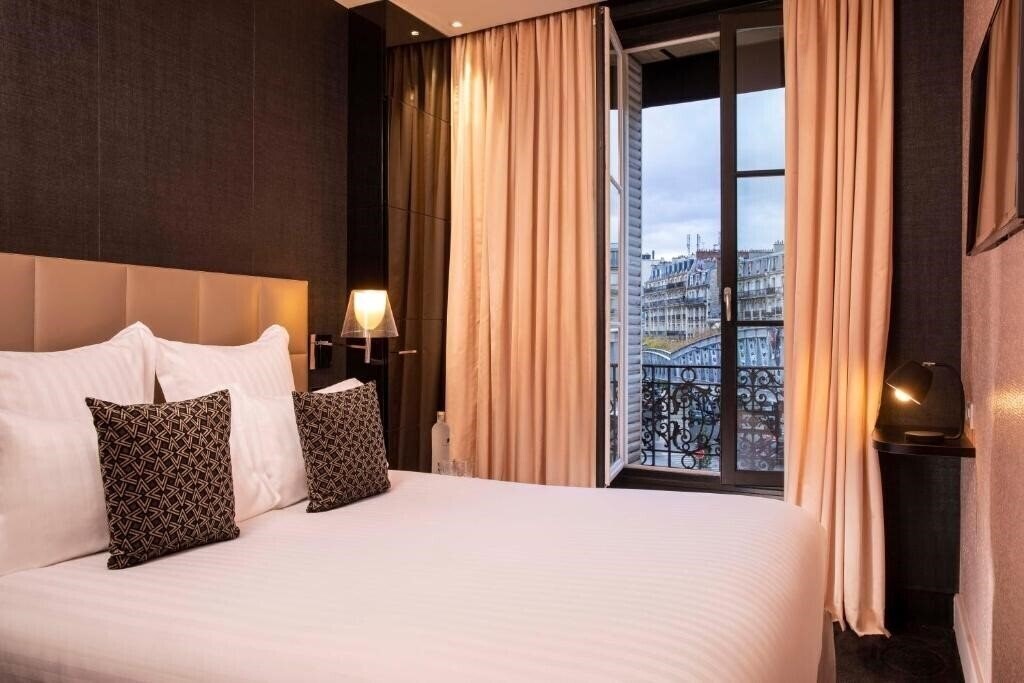 Изображение First Hotel Paris Tour Eiffel 4*