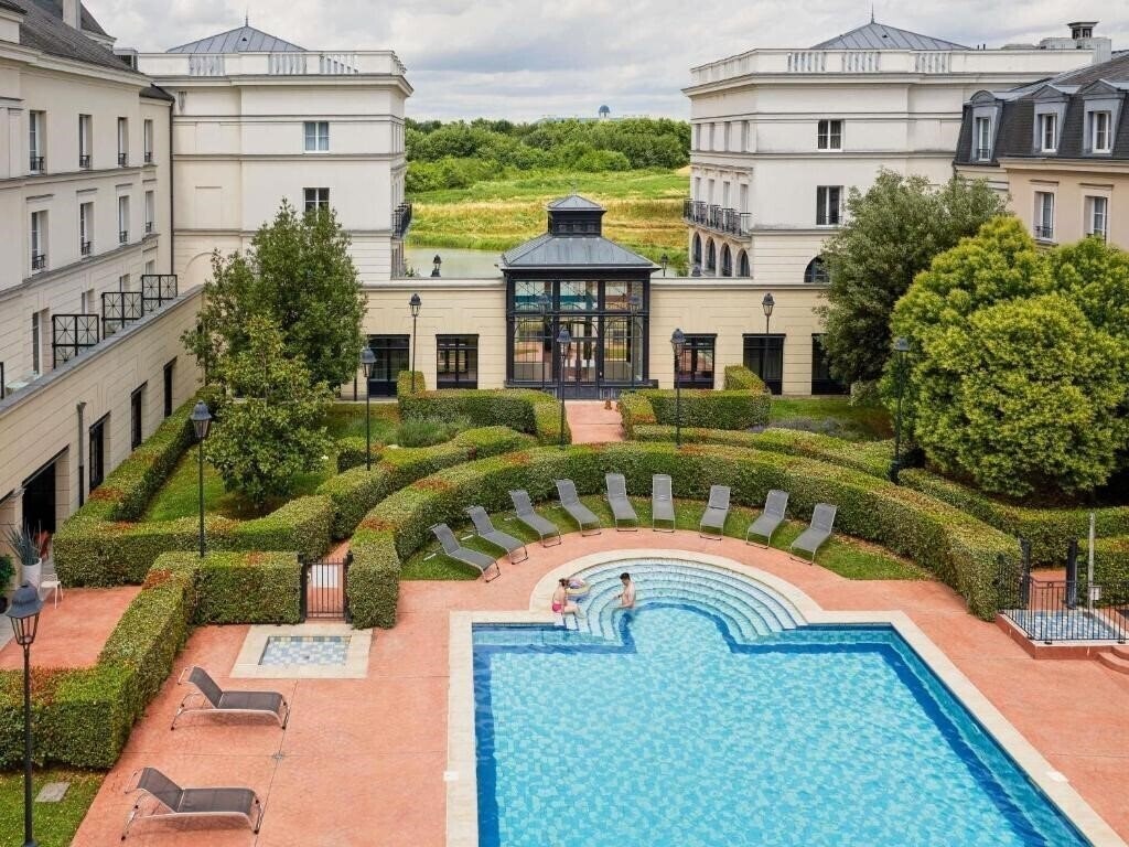 Готель Aparthotel Adagio Serris - Val D'Europe 3*