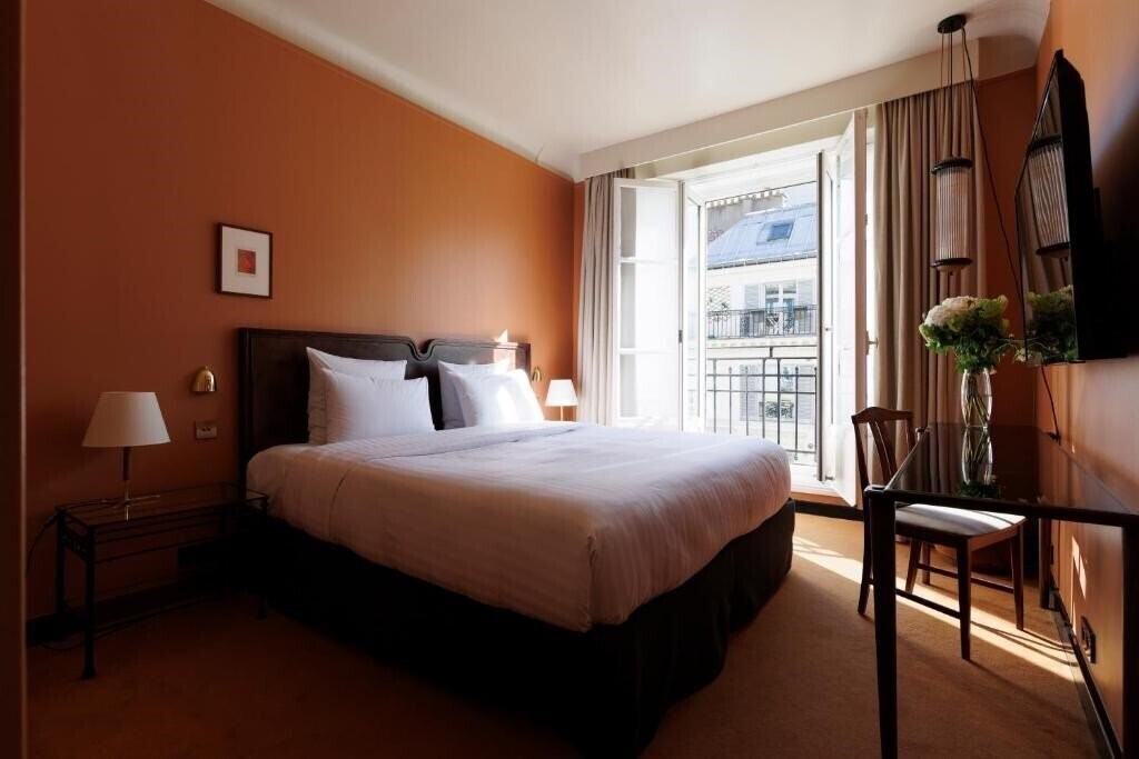 Фотография Hotel Rochechouart 4*