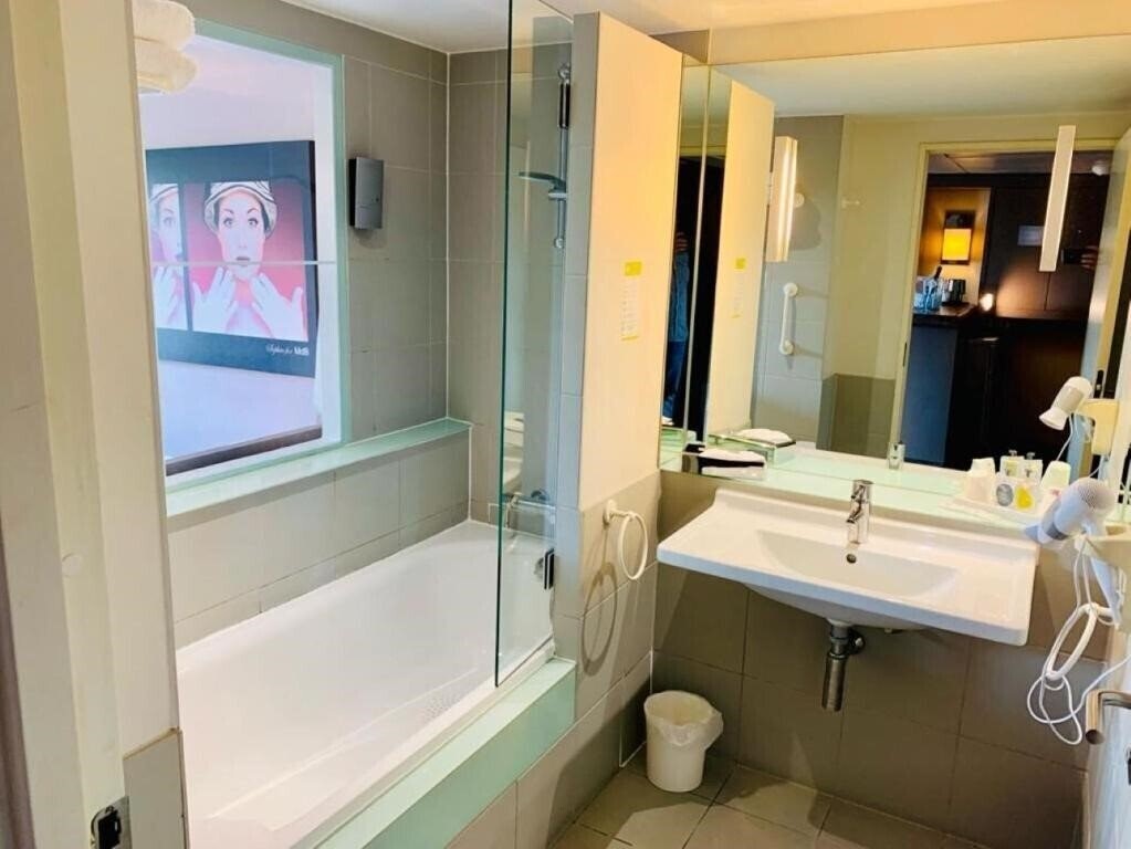 Фотография Standing Hotel Suites by Actisource 4*
