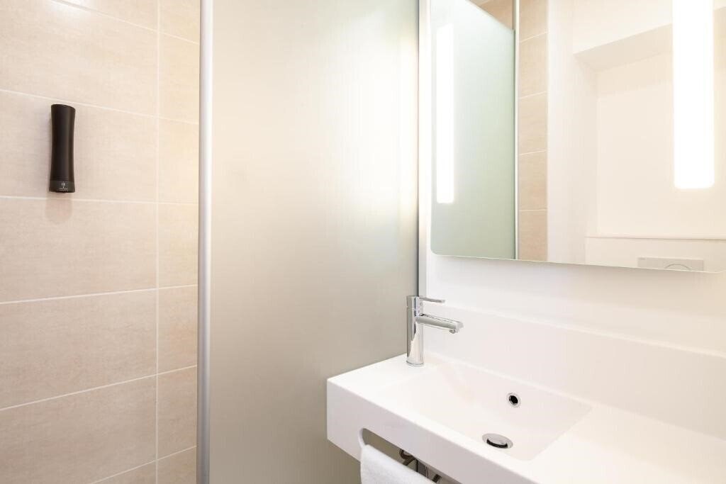 Фотографія B&B Paris Porte De Bagnolet 3*