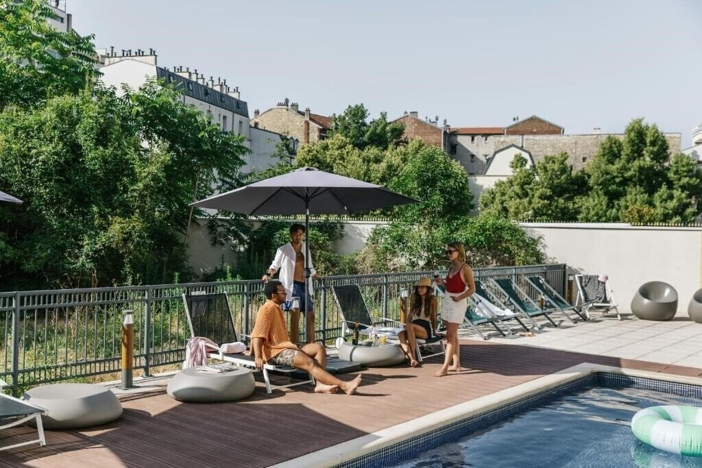 Отель The Social Hub Paris La Defense 4*