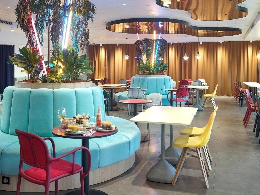 Отель B&B Hotel Paris 17 Batignolles 3*