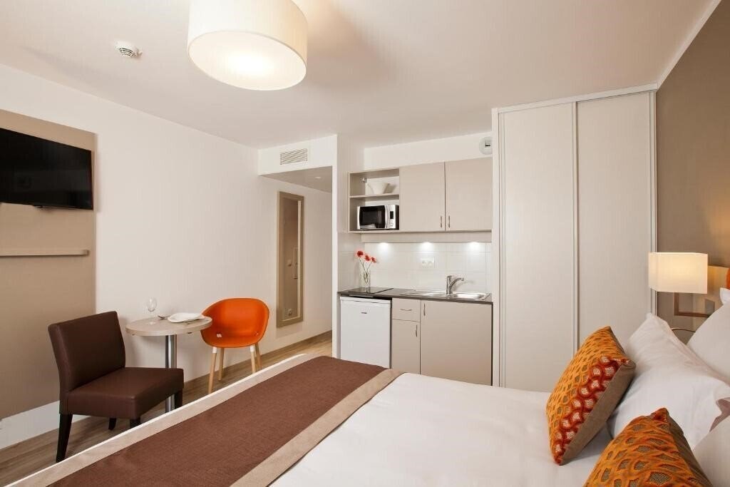 Отель Residhome Rosa Parks 3*