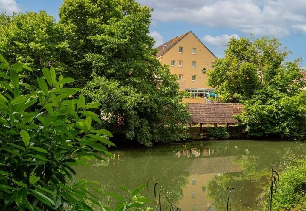 Фото B&B Hotel Chartres Centre Cathedrale 3*