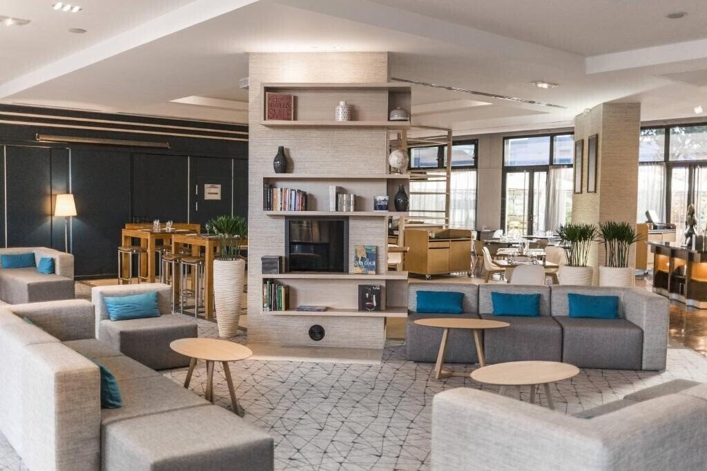 Отель Courtyard by Marriott Paris La Defense West Colombes 4*