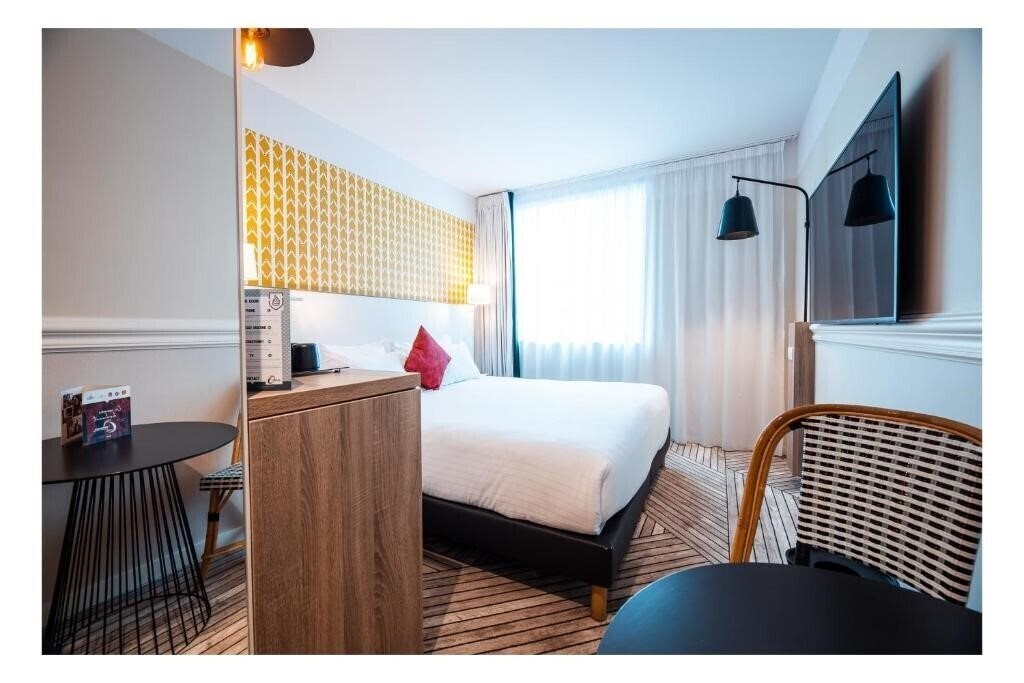 Отель The Originals Boutique, Hotel Maison Montmartre Paris Les Puces 4*