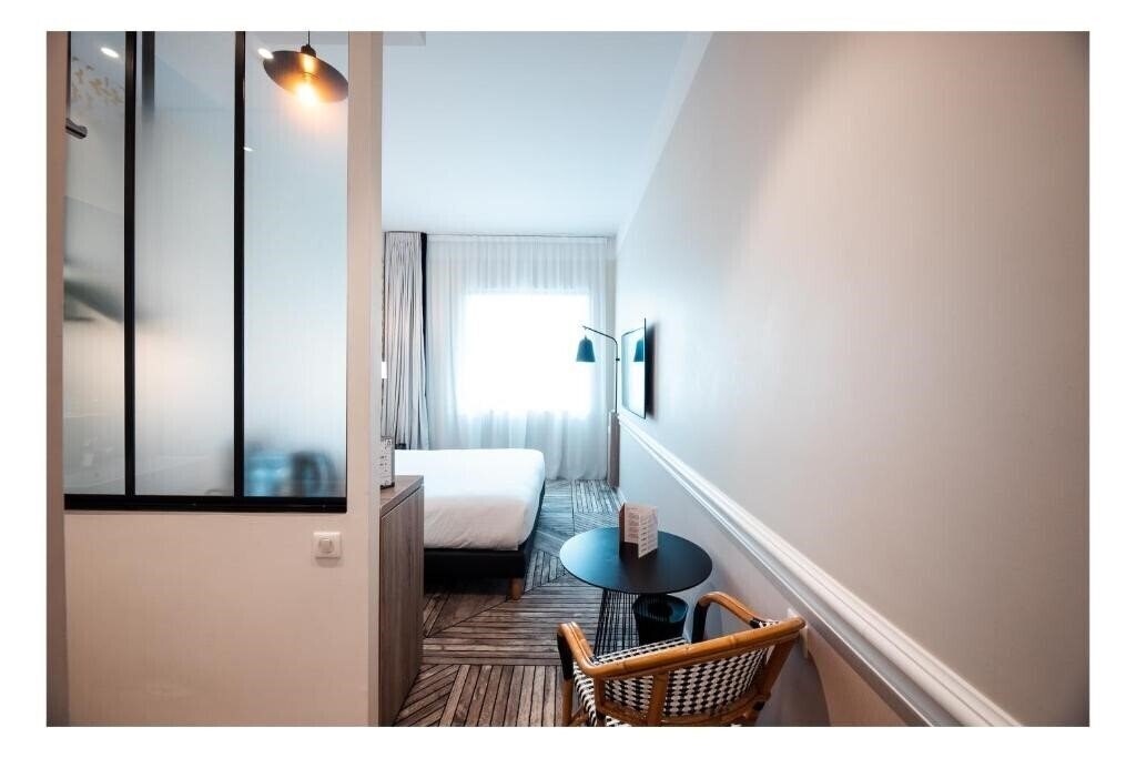 Фото The Originals Boutique, Hotel Maison Montmartre Paris Les Puces 4*