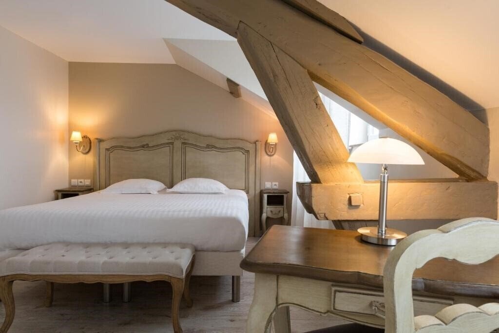 Отель L'Hotel des Poemes de Chartres (ex. Inter-Hotel Les Poemes de Chartres, The Originals Boutique Hotel les Poemes de Chartres) 3*