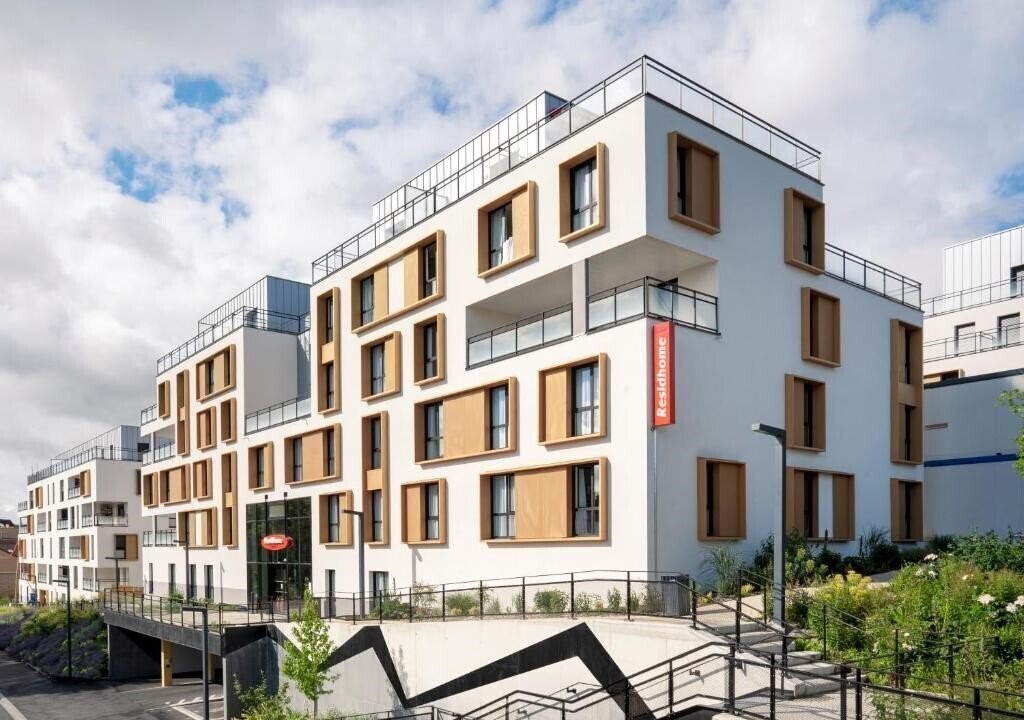 Отель Residhome Chartres 3*
