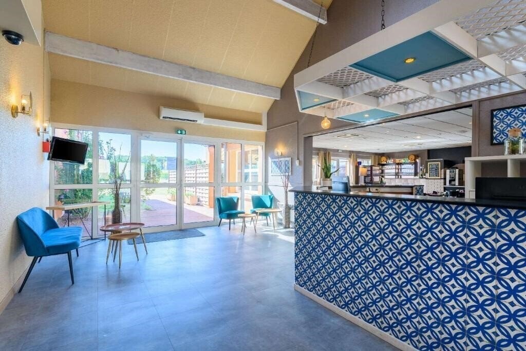 Отель Comfort Hotel Orleans Saran 3*