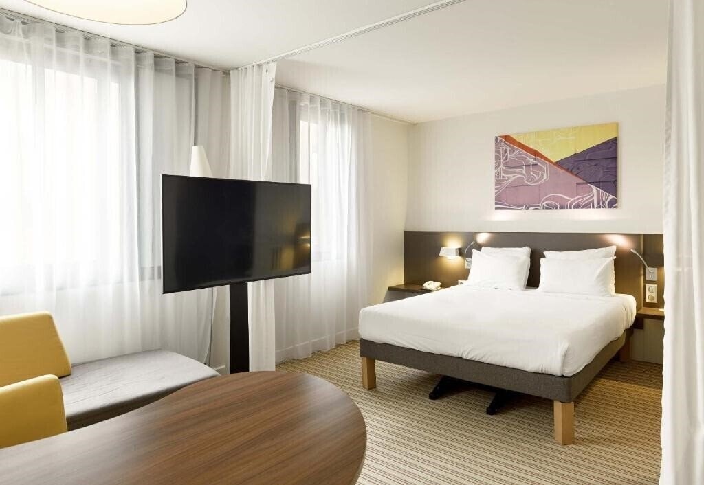 Готель B&B Hotel Paris Grand Roissy CDG Aeroport 4*