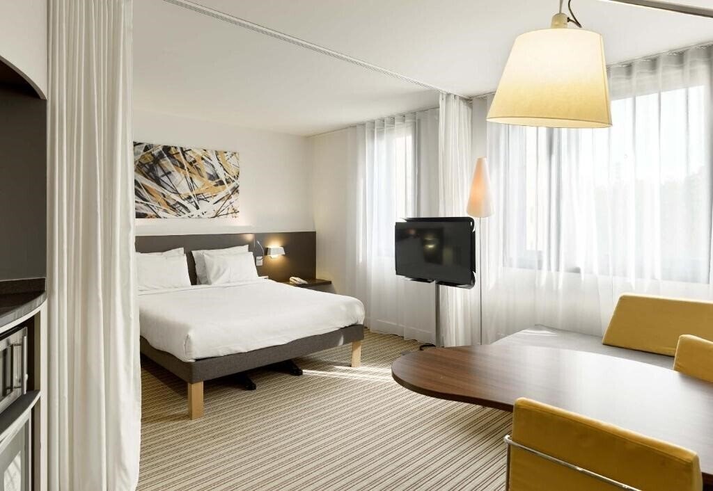 Фото B&B Hotel Paris Grand Roissy CDG Aeroport 4*