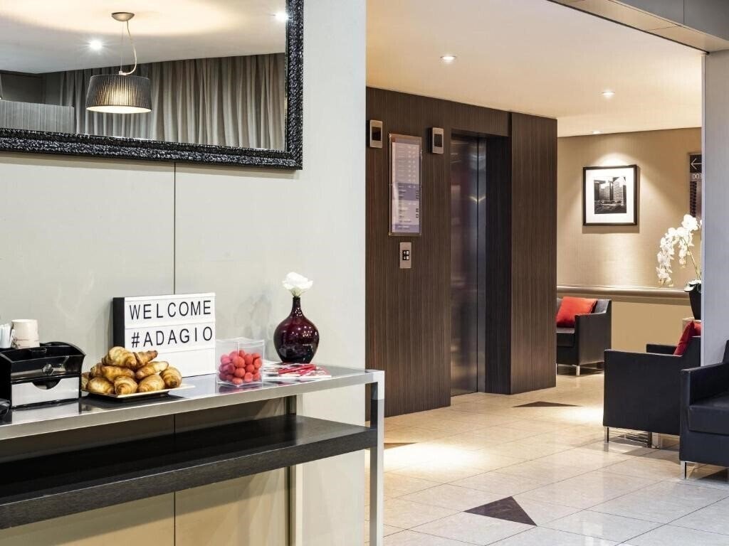 Отель Aparthotel Adagio La Defense Esplanade 3*