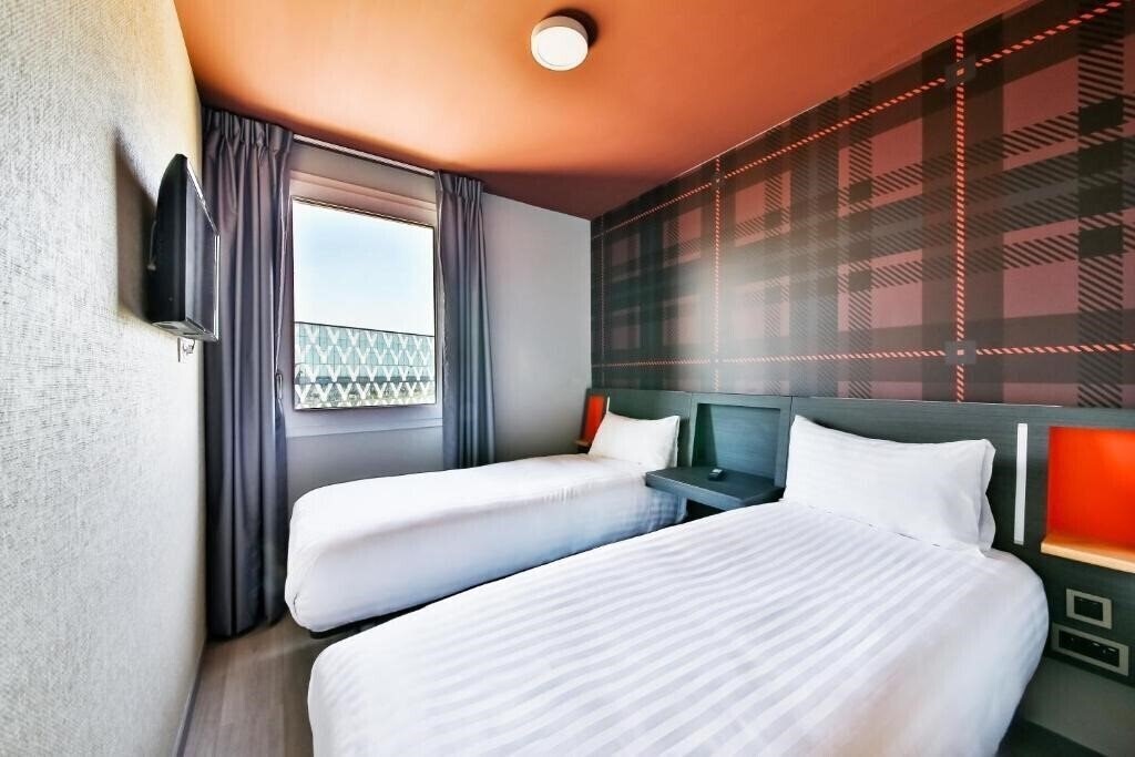 Фото EasyHotel Paris Charles de Gaulle Villepinte 2*