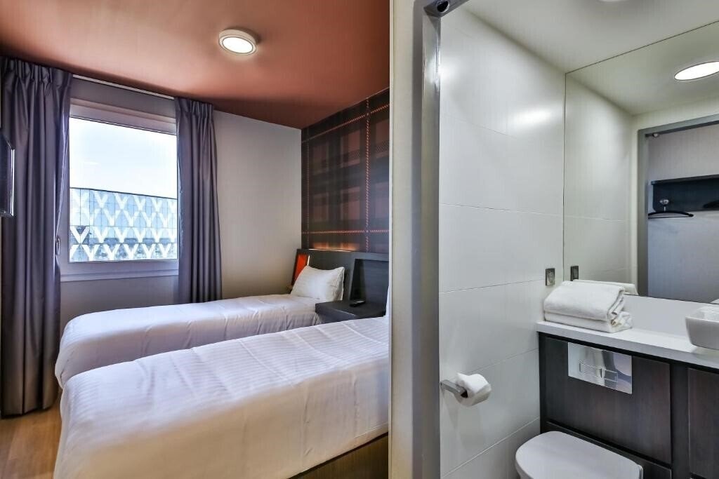 Фотография EasyHotel Paris Charles de Gaulle Villepinte 2*