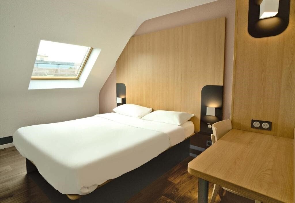 Фото B&B Hotel Dreux Centre 2*