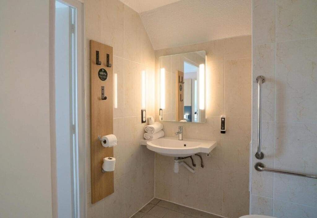 Фотографія B&B Hotel Dreux Centre 2*