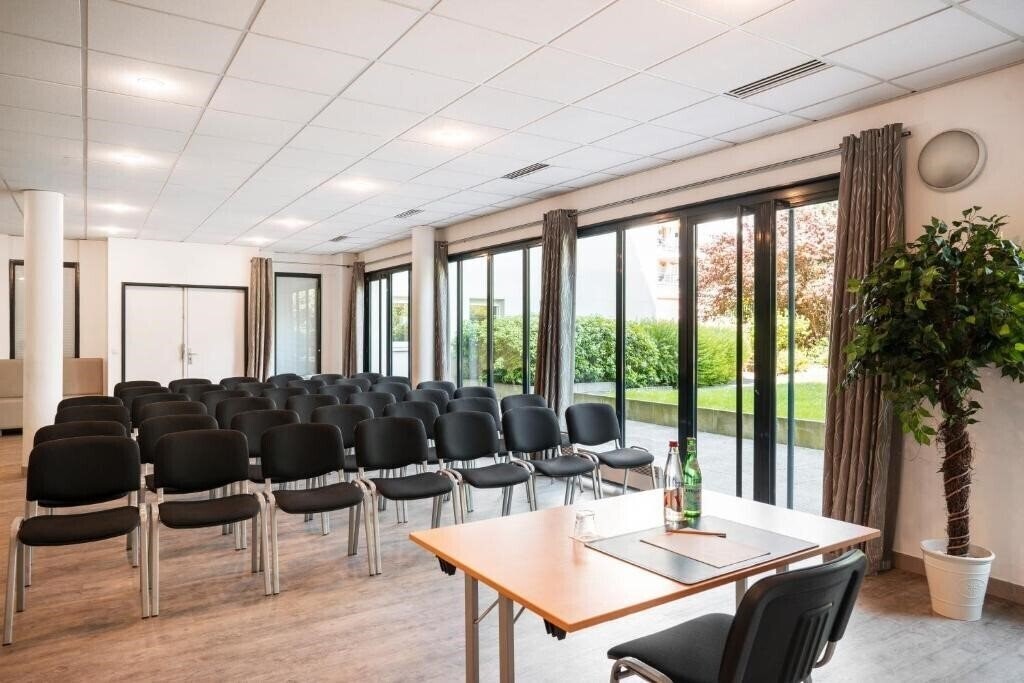 Картинка Residhome Paris Evry 4*