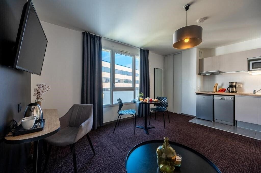 Зображення Nemea Appart Hotel Europe Velizy Villacoublay (ex. Nemea Appart'Hotel Velizy) 4*