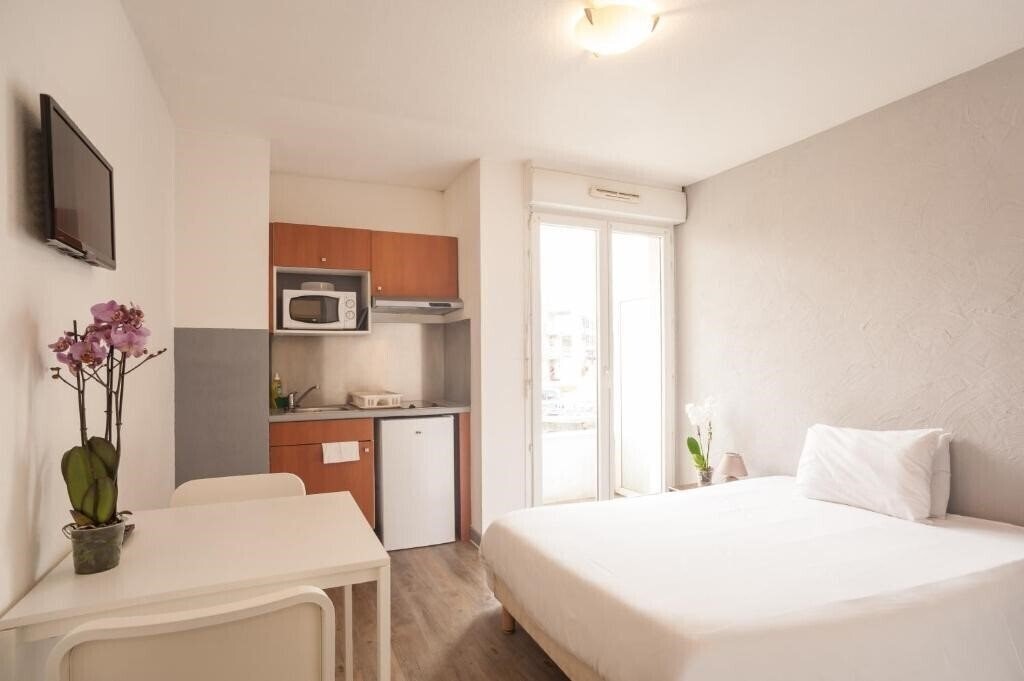 Фото City Residence Chelles 3*