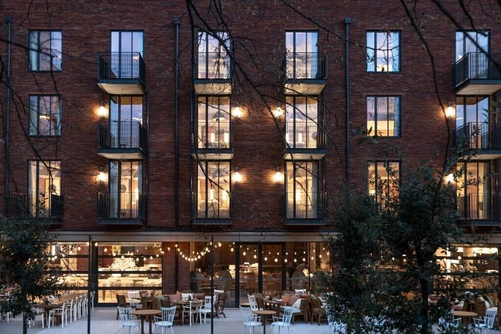 Отель MOB House 4*